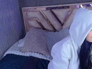 tomie-1's CamSoda show and profile