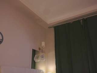 Live webcam model aliselle on Soda Cams