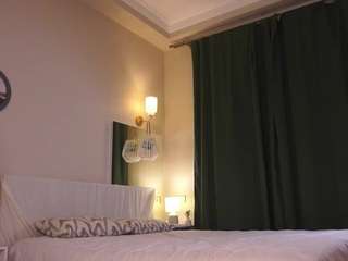 Live webcam model aliselle on Soda Cams