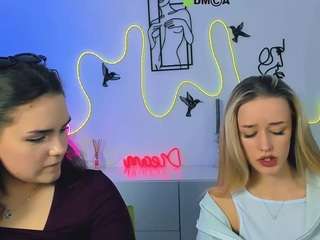 Live webcam model amelia-lovely1 on Soda Cams