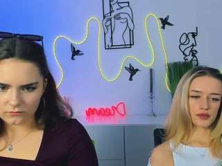 Live webcam model amelia-lovely1 on Soda Cams