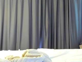 lesyalis's CamSoda show and profile