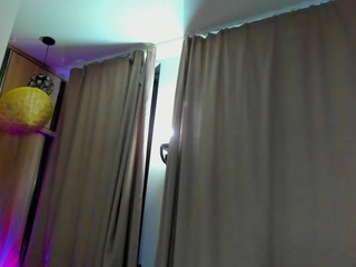 lesyalis Live Webcam on CamSoda