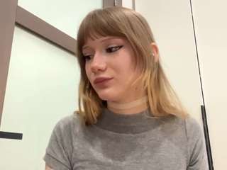 Live webcam model letafanner on Soda Cams