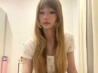 Live webcam model letafanner on Soda Cams