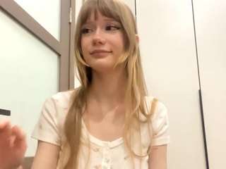 Live webcam model letafanner on Soda Cams