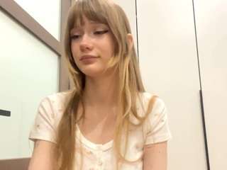 Live webcam model letafanner on Soda Cams