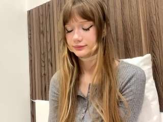 Live webcam model letafanner on Soda Cams