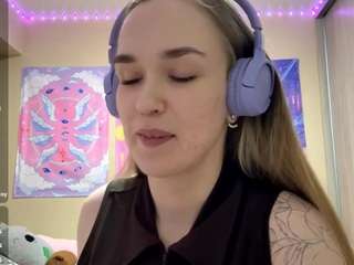 loviemacon's CamSoda show and profile