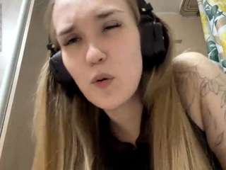 loviemacon's CamSoda show and profile