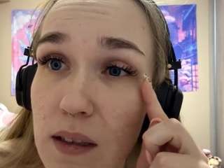 loviemacon's CamSoda show and profile