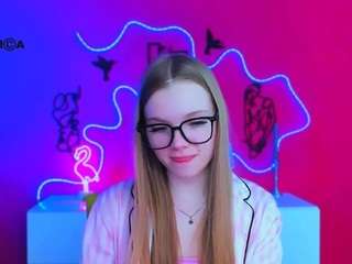 mary-skiny's CamSoda show and profile