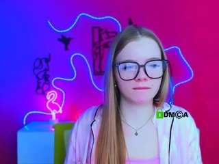 mary-skiny's CamSoda show and profile