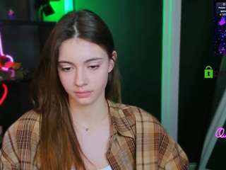 mary-skiny's CamSoda show and profile