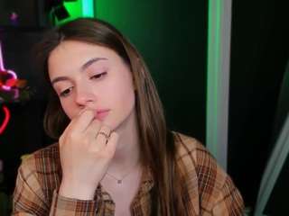 mary-skiny's CamSoda show and profile