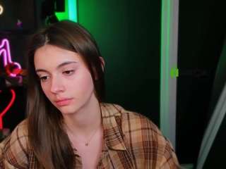 mary-skiny's CamSoda show and profile