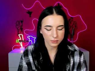 Questo modello è in diretta ora. mary-skiny