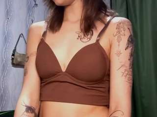 le modèle mauvefantasy est en webcam porno dans un show sur le site camsoda, il possède les tags suivants: ahegao,skinny,natural,normal,oil,orgasm,public,pussy,sex toys,sexy,shaved pussy,smoking,anal,spank,squirter,strip,striptease,tattoos,tease,teen 18