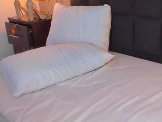 natalie-esmith's CamSoda show and profile