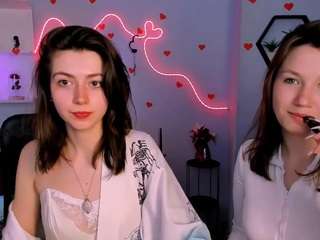 Live webcam model sara-muse1 on Soda Cams