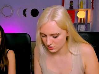 Live webcam model sara-muse1 on Soda Cams