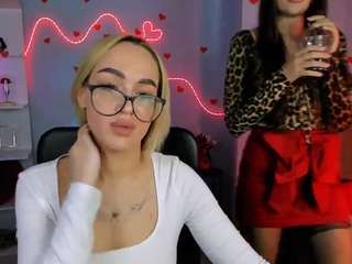 Live webcam model sara-muse1 on Soda Cams