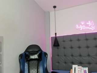 scarletcherry18 webcam