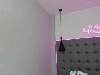 scarletcherry18 webcam