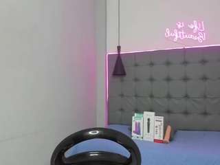 scarletcherry18 webcam