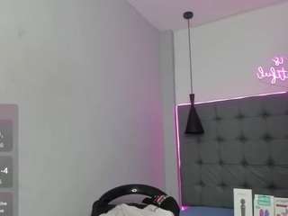 scarletcherry18 webcam