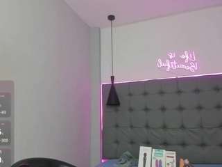 scarletcherry18 webcam