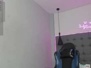 scarletcherry18 Live Webcam on CamSoda