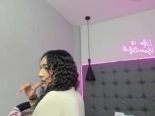 scarletcherry18 webcam