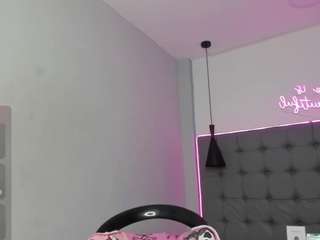 scarletcherry18 webcam