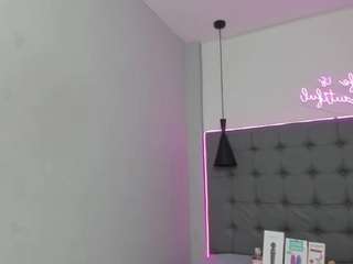 scarletcherry18 webcam