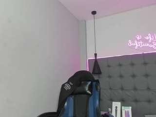 scarletcherry18 Live Webcam on CamSoda