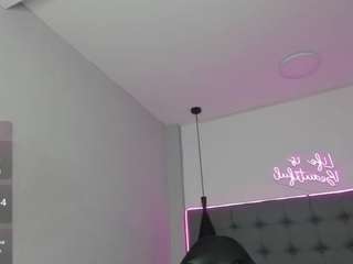 scarletcherry18 webcam