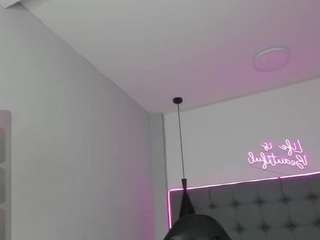 scarletcherry18 webcam