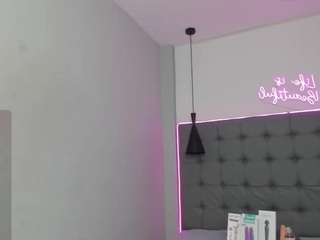 scarletcherry18 webcam