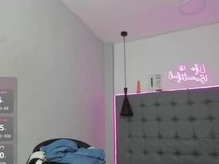 scarletcherry18 Live Webcam on CamSoda