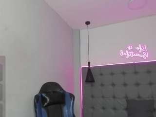 scarletcherry18