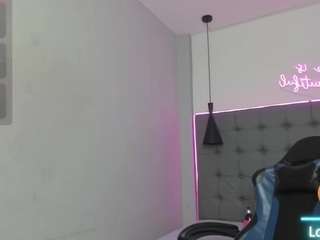 scarletcherry18 Live Webcam on CamSoda