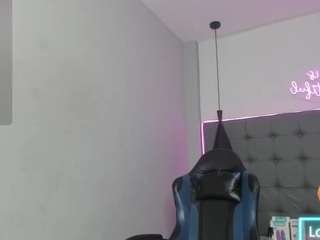 scarletcherry18 webcam