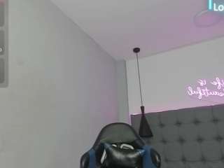 scarletcherry18 webcam