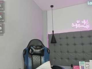 scarletcherry18 webcam