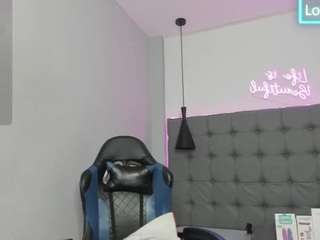 scarletcherry18 webcam