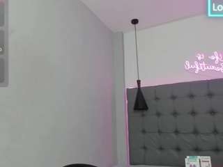 scarletcherry18 webcam