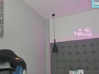 scarletcherry18 webcam