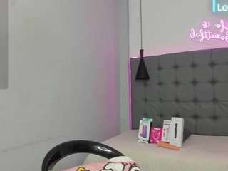 scarletcherry18 webcam
