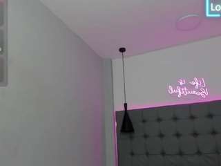 scarletcherry18 webcam